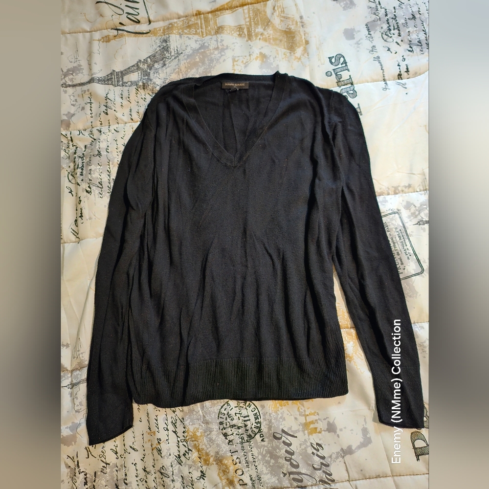 Women's Medium Banana Republic Black Sweater